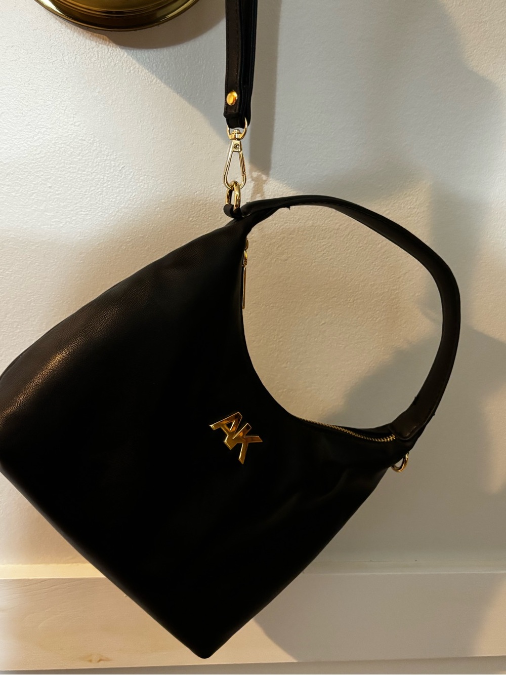 VTG AK Black vegan Leather Shoulder Bag - Sleek Everyday Hobo